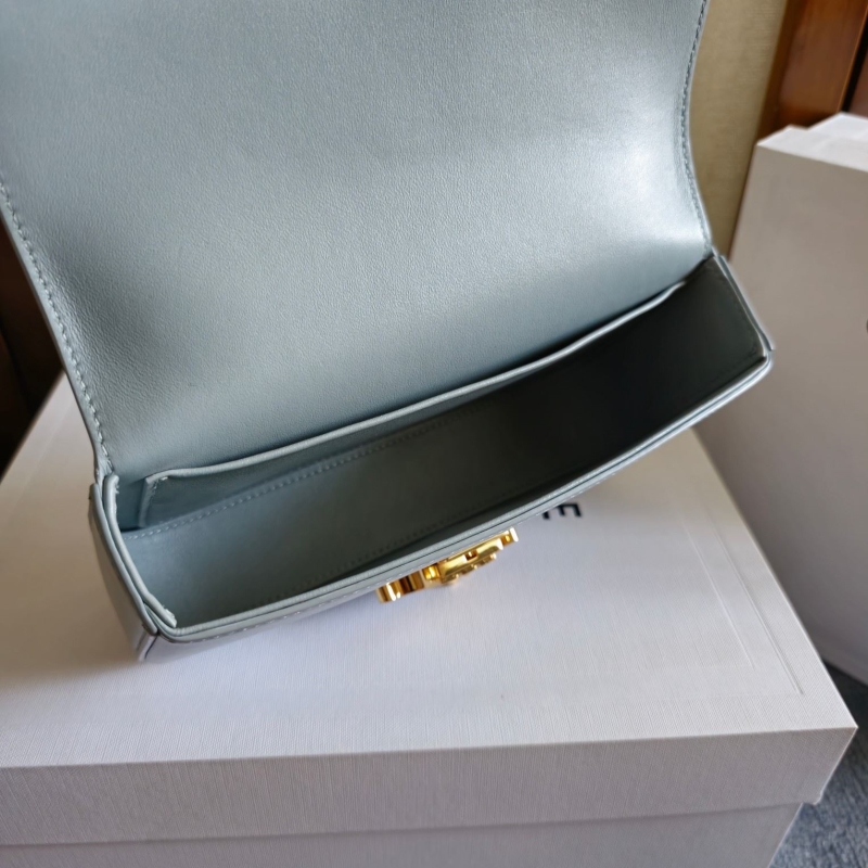 Ce1i*e triomphe bags